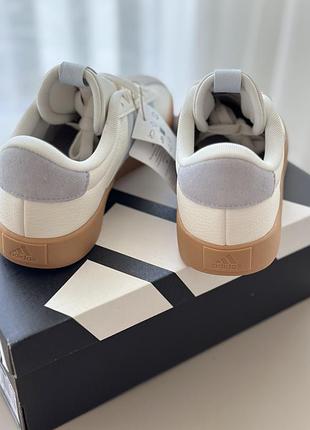 Adidas   розмір 38  устілка 24,5см 3