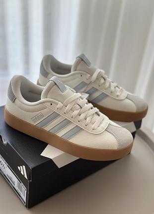 Adidas   розмір 38  устілка 24,5см 2