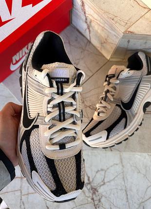 Nike: zoom vomero 5 5