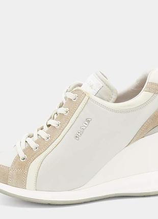 Prada sport tricolor кроссовки из нейлона и замши на танкетке,  38.