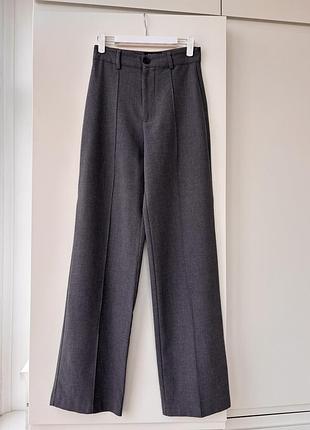 Сірі брюки pull&bear з защипами розмір s 3