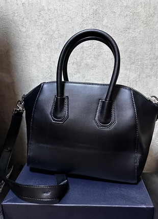 Одна сумка, тысяча луков: givenchy 9