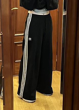 Широкі штини adidas