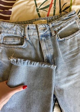 Джинси mango,36 розмір,стан чудовий в голубому кольорі.