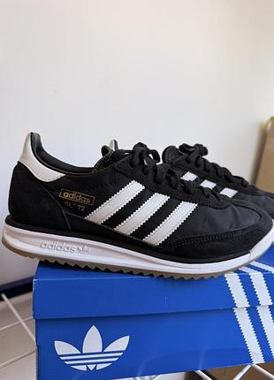 Чоловічі кросівки adidas, оригінал. розмір 42. стан майже новий, взувалися кілька разів. зручні, легкі, без дефектів.