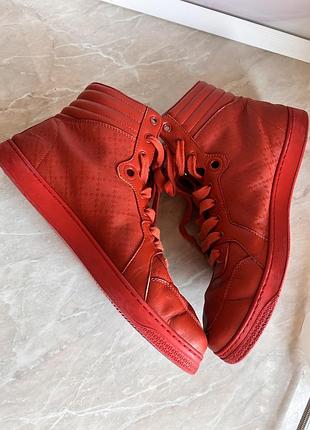 Червоні кросівки gucci 3