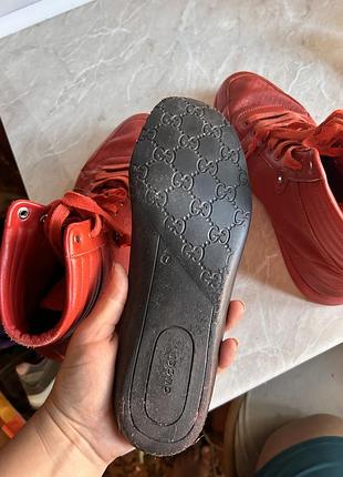 Червоні кросівки gucci 6