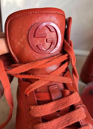 Червоні кросівки gucci 7