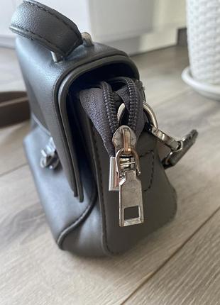 Сумочка сірого кольору 👜 3