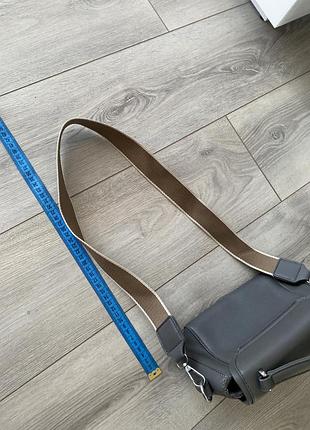 Сумочка сірого кольору 👜 4