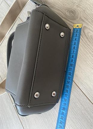 Сумочка сірого кольору 👜 5