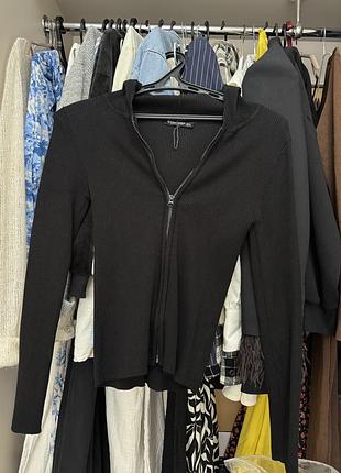 Чорна кофта в рубчик з капюшоном stradivarius оригінал (кардиган на блискавці)