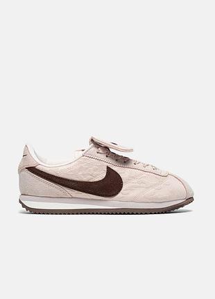 Жіночі рожеві кросівки nike cortez textile silt red phantom х кортез 38