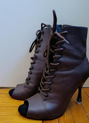 Хілси world of heels