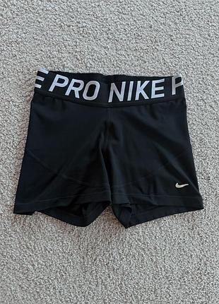 Чорні оригінальні спортивні стильні жіночі шорти nike pro dri-fit