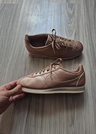 Женские кроссовки nike cortez
