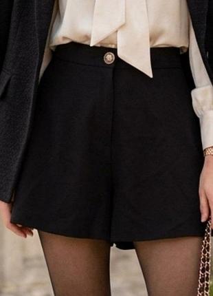 Спідниця шорти жіночі бренду zara ✨
напівобхват талії - 35 см;
напівобхват стегон -51  см
довжина виробу - 37 см