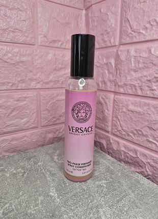 парфюмированный двухфазный спрей-кондиционер для волос versace bright crystal 150 ml