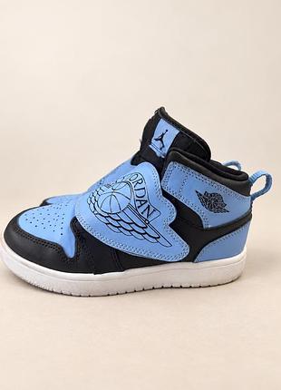 Nike sky jordan кросівки