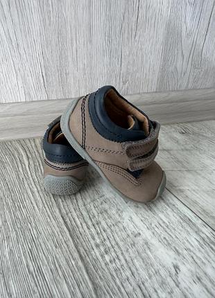 Дитяче взуття chicco 2