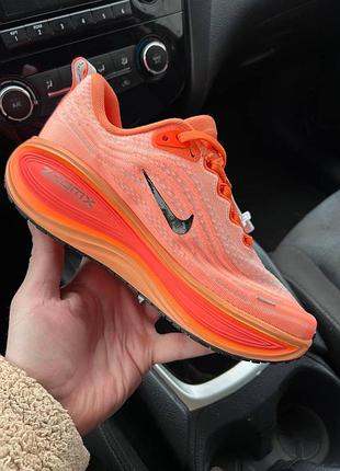 Жовтогарячі жіночі кросівки nike zoom vomero 18 orange black х зум 39