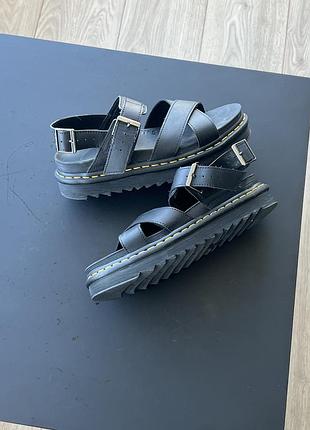 Сандалі dr. martens 4