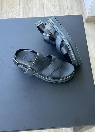 Сандалі dr. martens 3