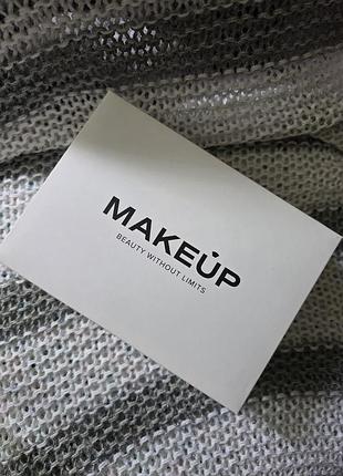 Белая картонная подарочная коробка с наполнителем make up 16×22×7