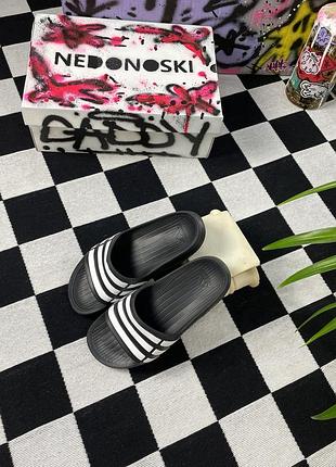 Классические шлепанцы adidas adilette shower slides к5 для бассейна, душа, отдыха на пляже.