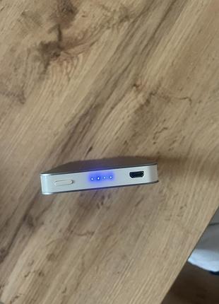Продам повер банк 7v/6000m 7