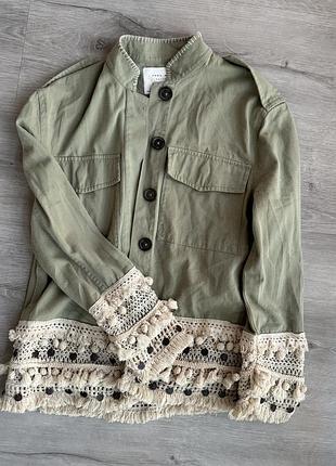Куртка куртка-сорочка zara woman хакі у стилі бохо з мереживом та китицями (xs)