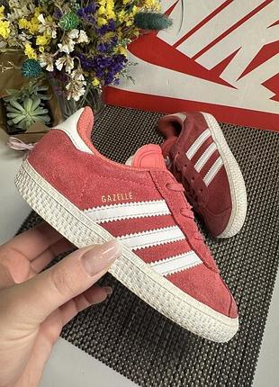 Оригінальні кросівки adidas