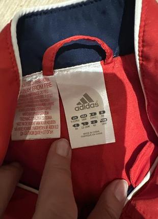 Курточка легка. adidas. 2