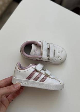 Шкіряні білі кеди adidas для дівчинки
