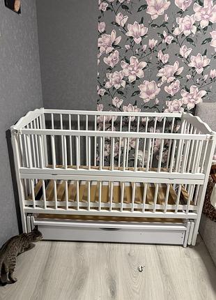 Дитяча кроватка