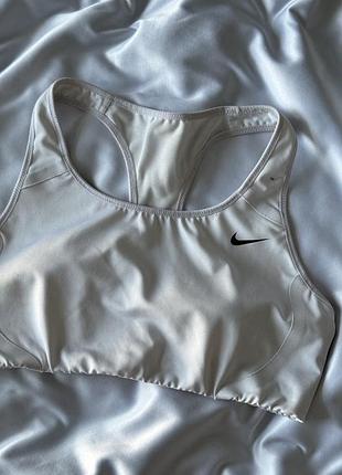 Спортивний топ nike білий 2