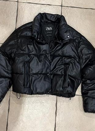 Укорочена жіноча куртка-пуховик від бренду zara, розмір l-xl