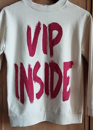 Бежевий жіночий світшот бренду mango з яскравим написом "vip inside" розмір s