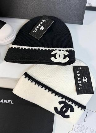 Шапка класична chanel чорна та молочна з лого