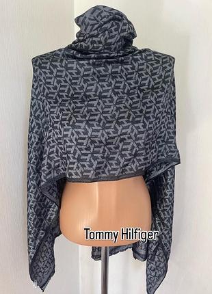 Палантин бренду tommy hilfiger з жаккардовим монограмним візерунком