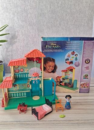 Игровой набор disney encanto mirabel room playset от производителя jakks pacific, отображающего комнату главной героини мультфильма «энканто»
