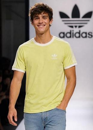 Оригинальная футболка adidas салатовая 100% хлопок размер xs