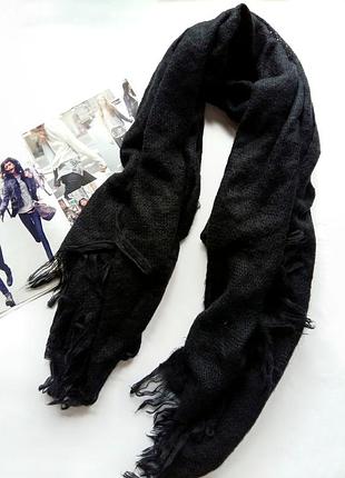 Черный теплый платок