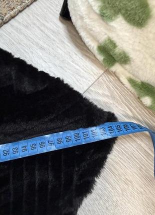 Пончо надика з хутра є в двох кольорах 9