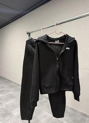 Чорний спортивний костюм armani