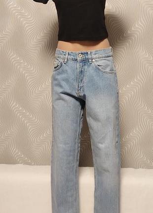 Светло-голубые джинсы бренда pull &amp; bear с размером eur 36 (usa 29)
