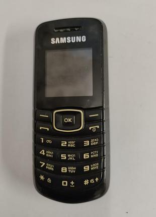 Телефон кнопковий samsung.