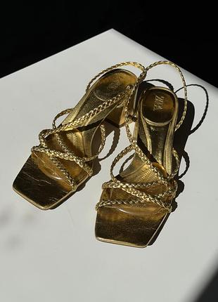 Золотисті босоніжки zara 2