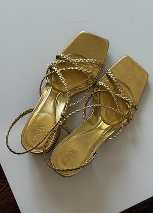 Золотисті босоніжки zara 4