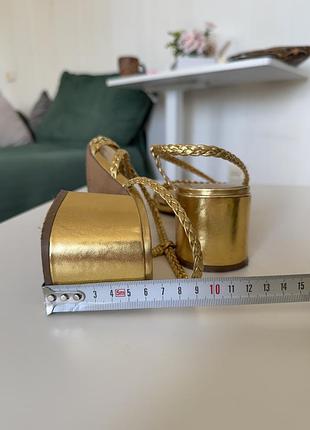 Золотисті босоніжки zara 9